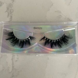 She is So Eccentric| 15 mm 3D Dramatic Lashes| Bold Lightweight False Eyelashes|